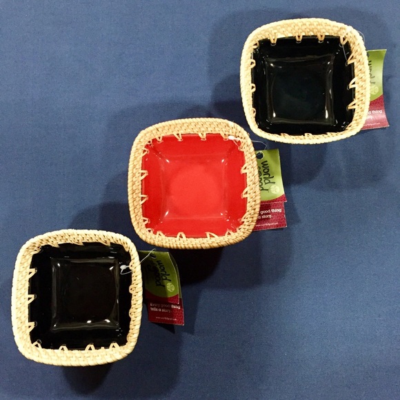 3 Decorative Ceramic Bowls by " World of Good" - Picture 3 of 10